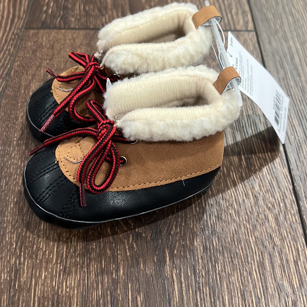 Baby Boy's Carter's Boots and Mittens Lot 3-6 month's - Picture 3 of 8